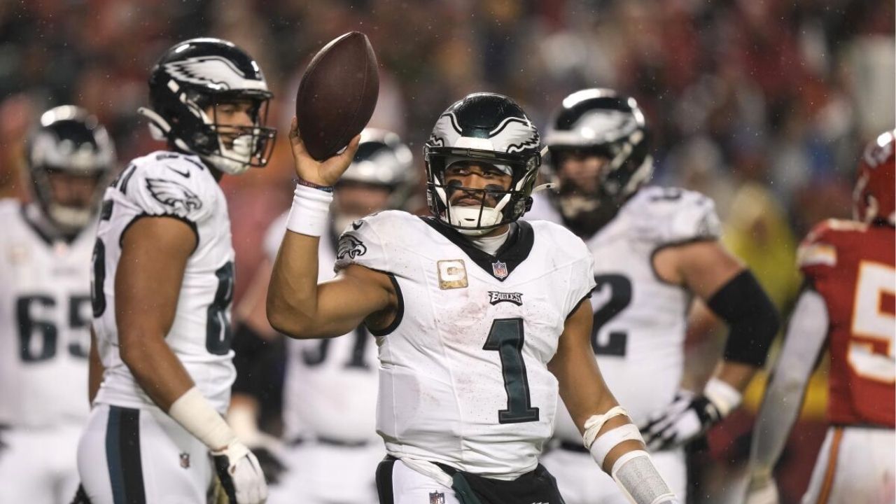 Jalen Hurts Takes Full “Accountability” for Eagles Underwhelming Passing Game Despite 2-0 Start