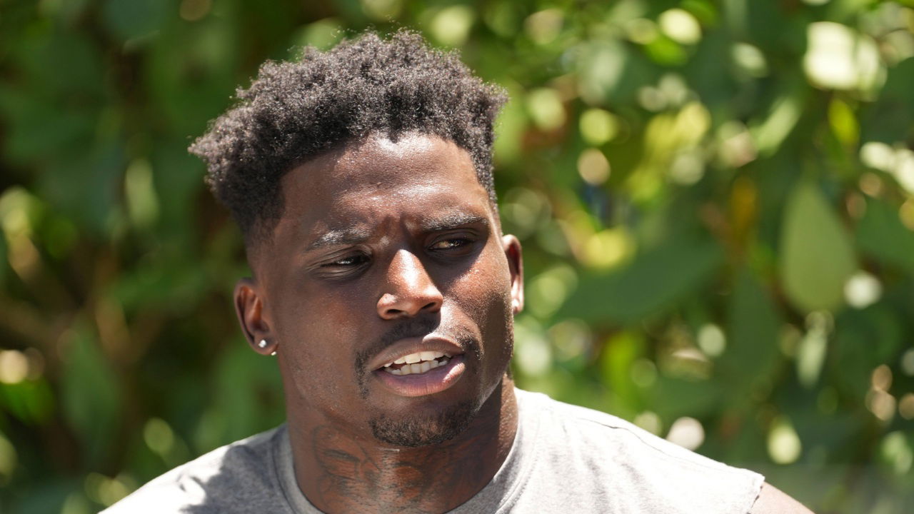 Tyreek Hill Brings Out His Inner Aristotle with Philosophical Approach to Dolphins’ 0-3 Start