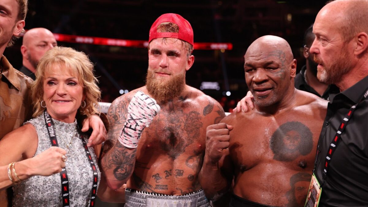 48-Year-Old Floyd Mayweather Ready to Risk 50-0 Record After Mike Tyson Fight 1 Mike Tyson fighting Jake Paul