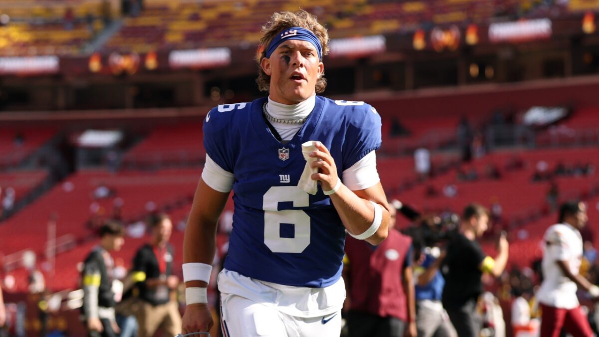 (Video) Frustrated Giants Fans Start Chanting "We Want Dart" After Russell Wilson's Underwhelming Outing Against Chiefs 1 Giants not ready to throw Jaxson Dart into fire yet