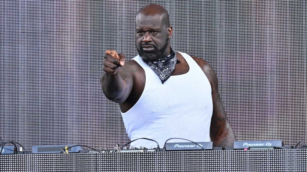 Shaquille O'Neal spends his offseason DJing