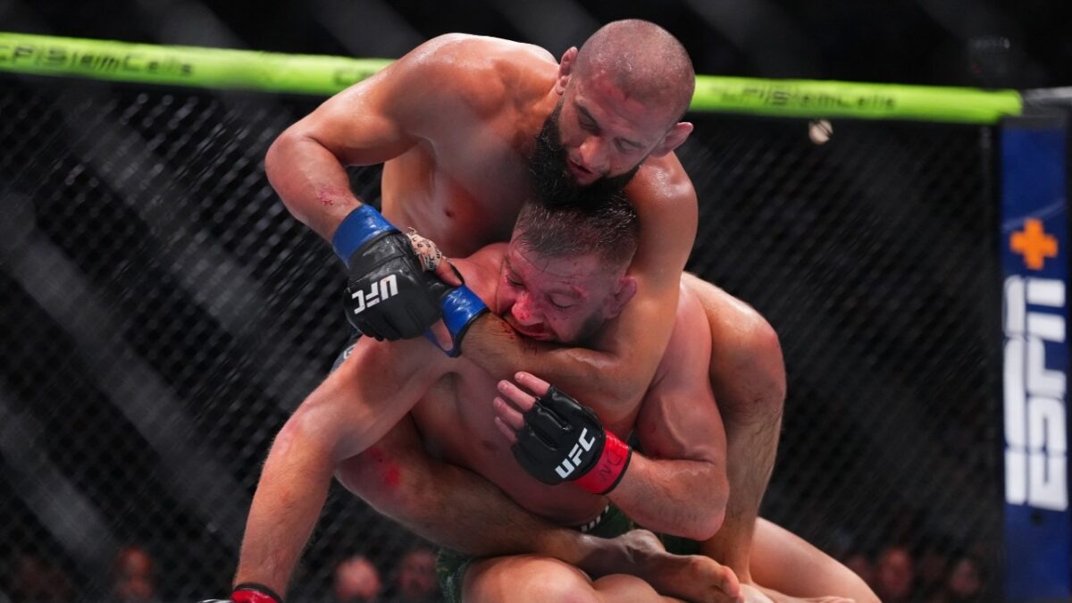 Khamzat Chimaev dominates Dricus Du Plessis at UFC 319 
