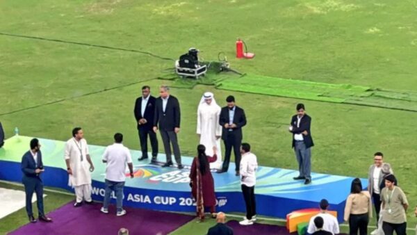 (Video) Awkward! Pakistan Minister Left Standing While Team India Chills on Phones During Trophy Ceremony