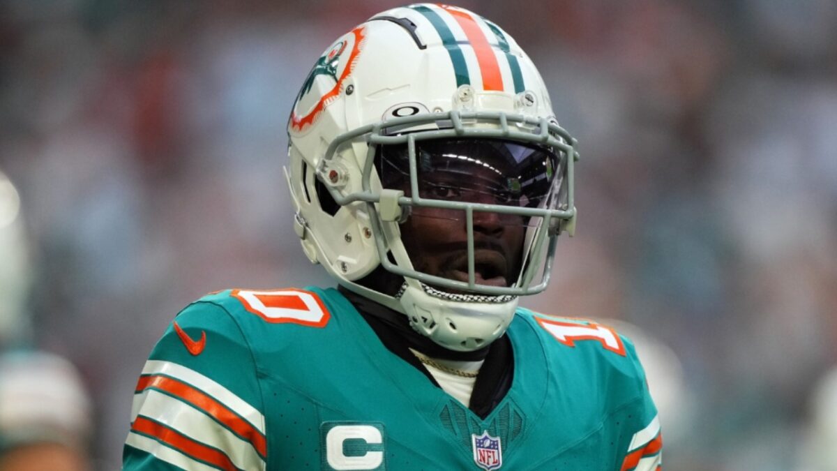 Season Over Tyreek Hill Dislocates His Knee During Dolphins' MNF Win Over Jets