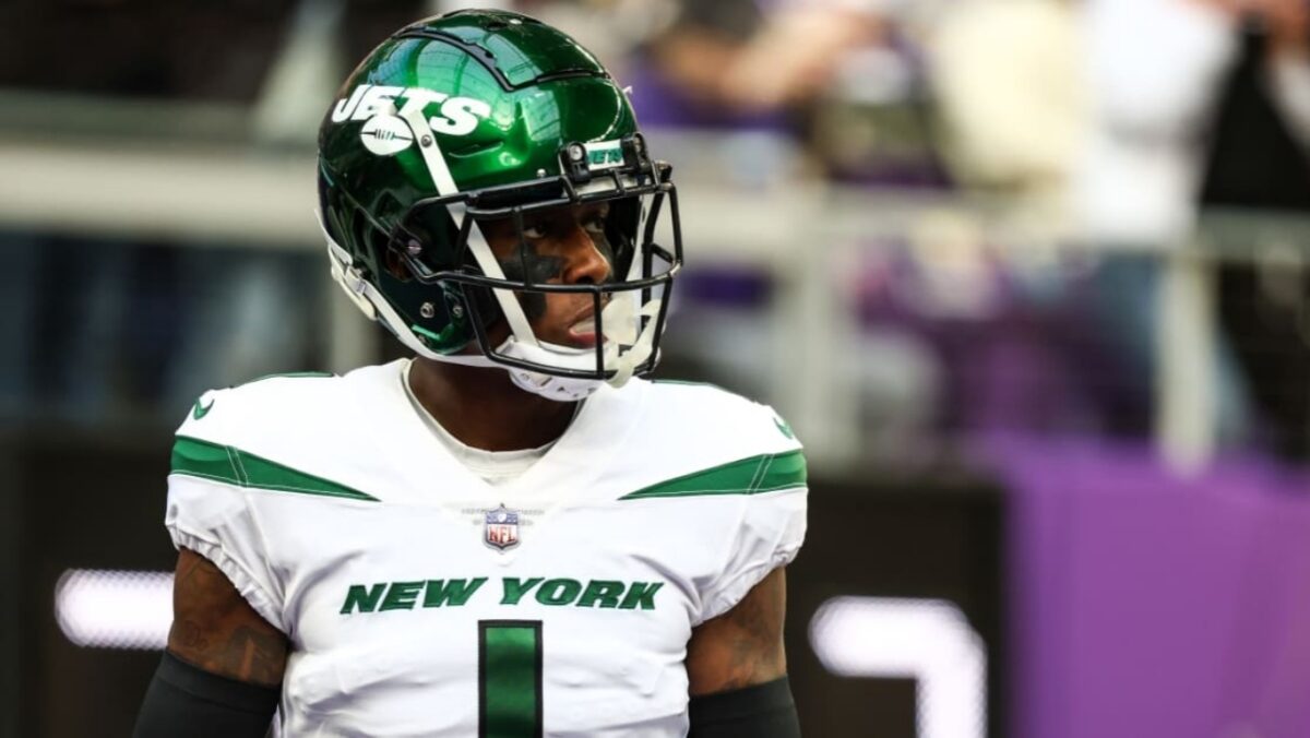 Reporters Overhear 'Furious' Jets HC Aaron Glenn SCREAMING at Players After Loss