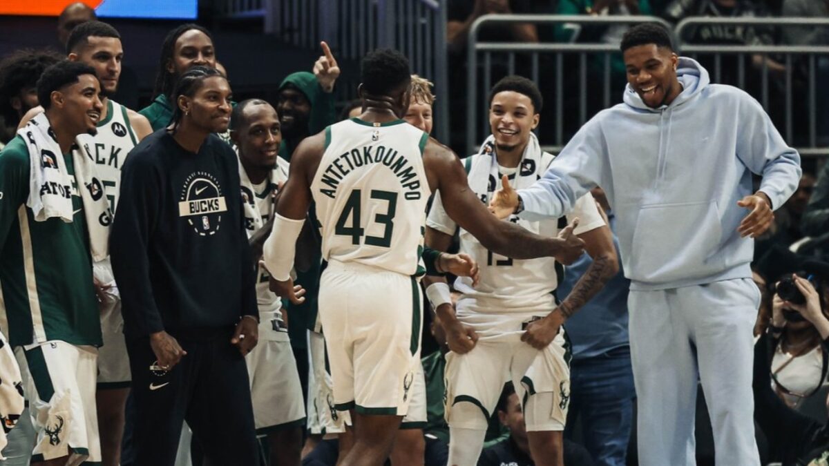 Charles Barkley Slams 'Entitled' Giannis Antetokounmpo's Interest in Joining Knicks 1 Giannis Antetokounmpo and his teammates