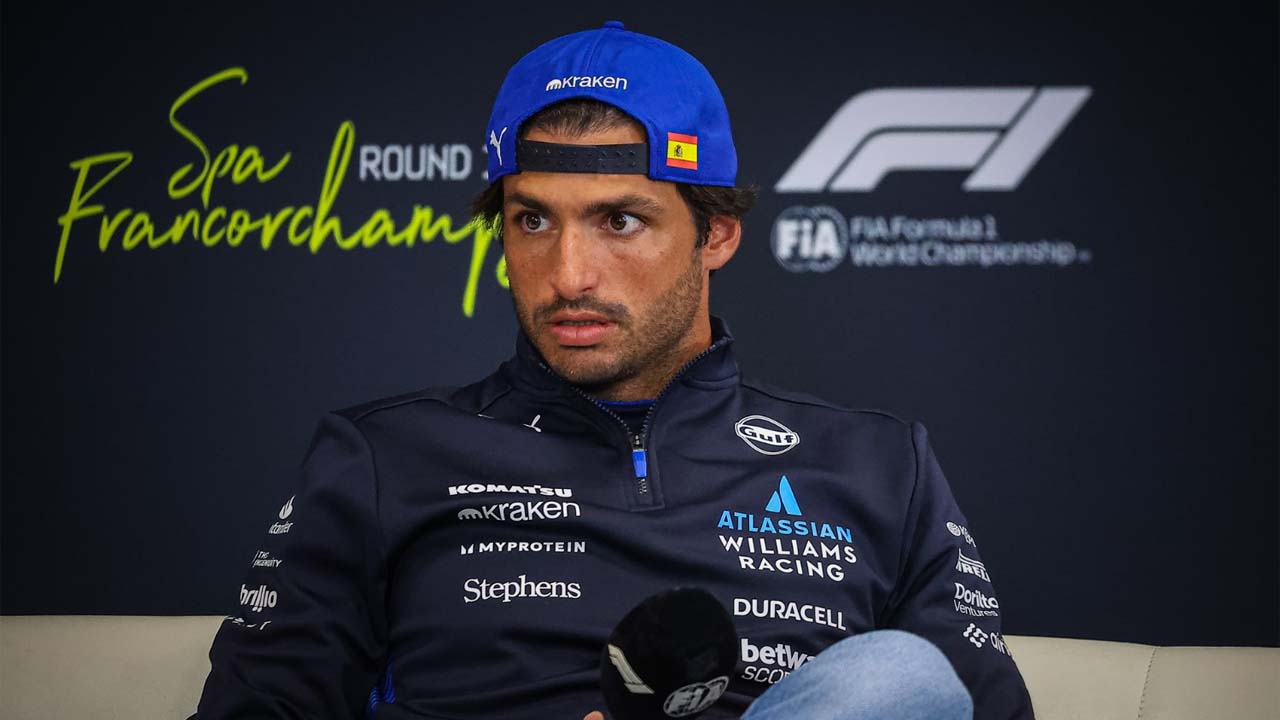 F1 Breaks Silence on Carlos Sainz’s Bold Criticism of Fixation On “Girlfriends and Celebrities” During broadcasts