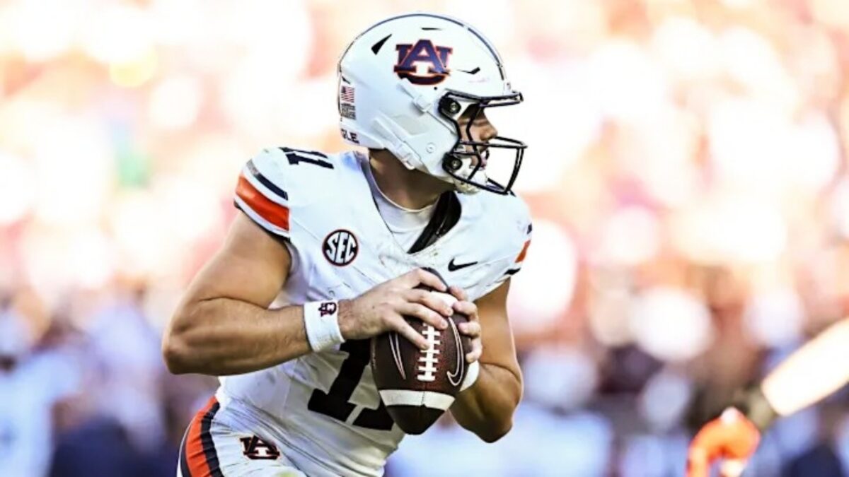 (Video) Auburn Being Robbed of an Obvious Touchdown Against Georgia Leaves Fans, Hugh Freeze Fuming 1 (Video) Auburn Being Robbed of an Obvious Touchdown Against Georgia Leaves Fans, Hugh Freeze Fuming