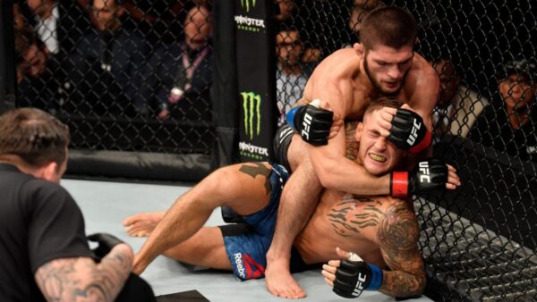 Khabib Nurmagomedov submits Dustin Poirier