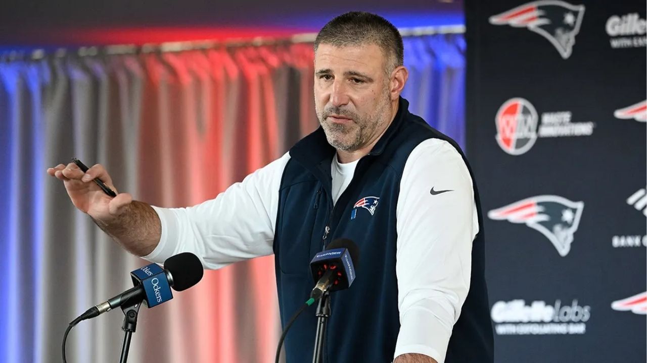 (Video) Ex-Titans and Current Patriots Coach Mike Vrabel Came out to a Huge Cheer in His Return to Tennessee