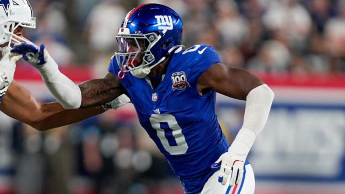 (Video) Giants' Brian Burns Fumes After Defense Implodes in Final Quarter Against Broncos 1 (Video) Giants' Brian Burns Fumes After Defense Implodes in Final Quarter Against Broncos