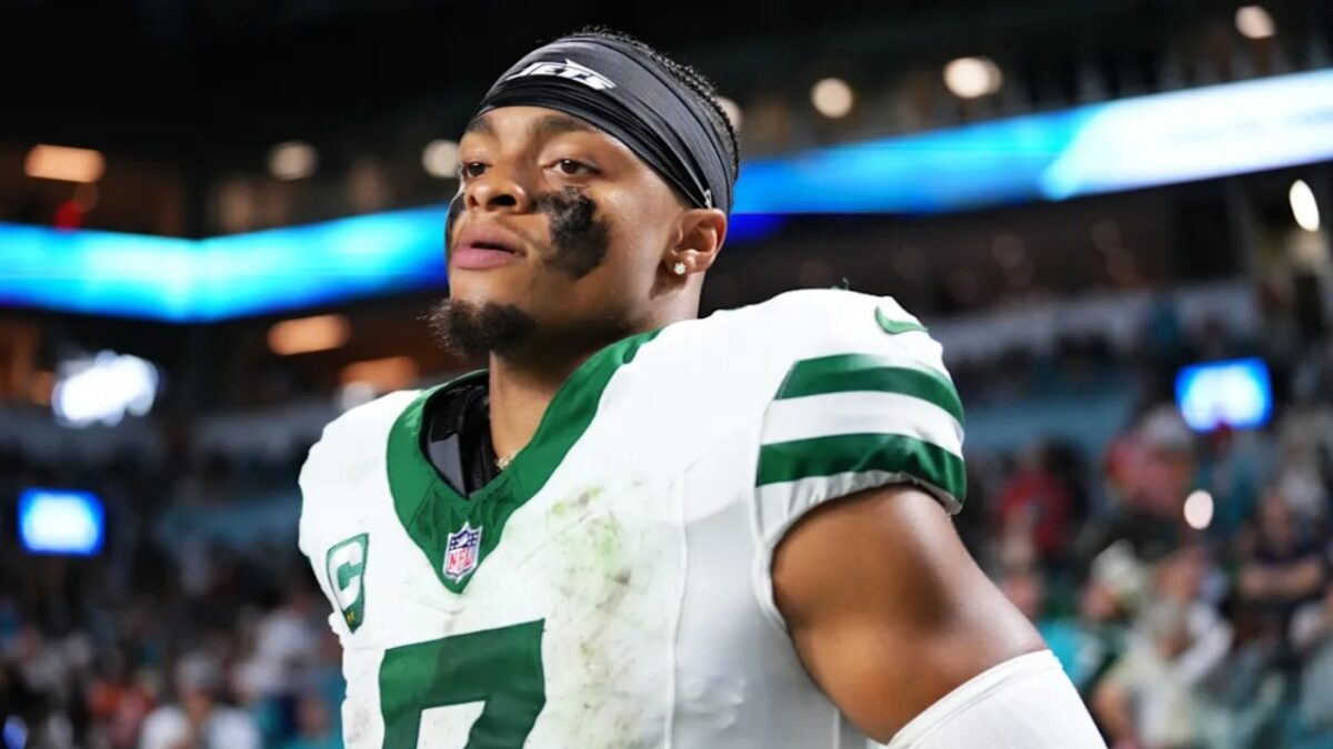 Marcus Spears Feels Justin Fields Is "Not" a Starting QB in the NFL Amid Jets' Offensive Woes 1 Marcus Spears Feels Justin Fields Is "Not" a Starting QB in the NFL Amid Jets' Offensive Woes