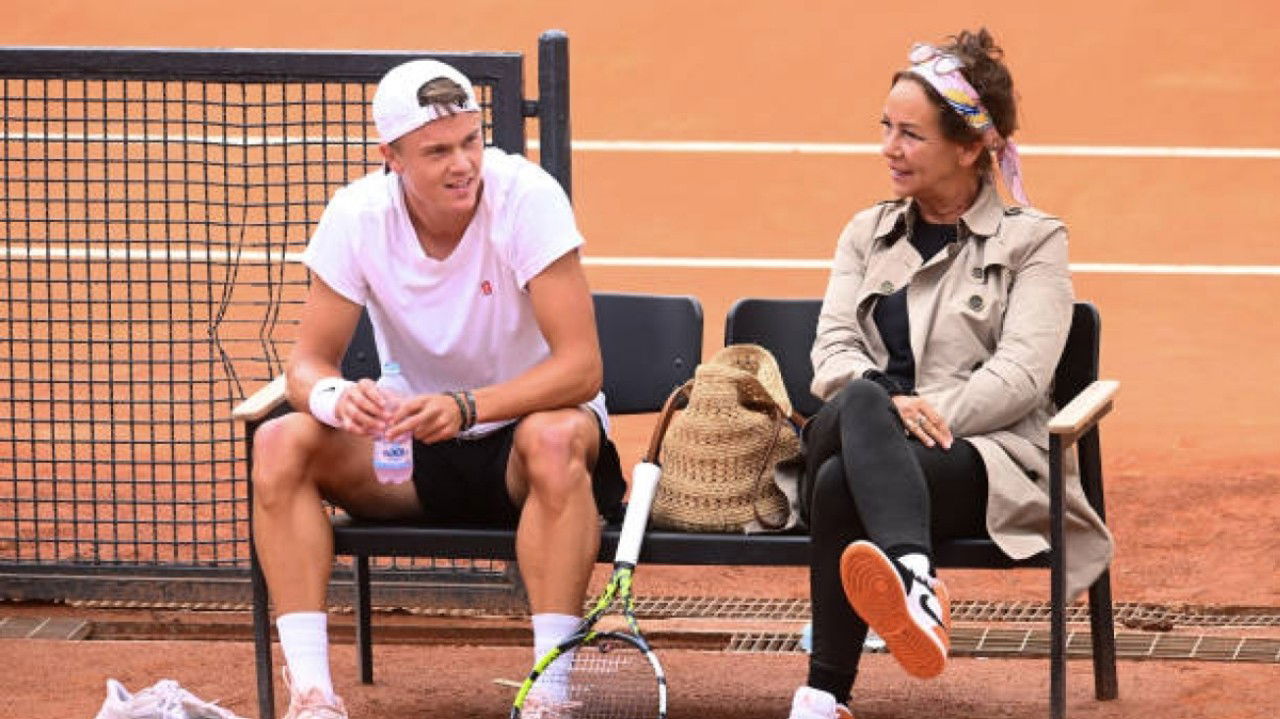 Holger Rune’s Mother Blasts the Tennis System on the Lack of Income for Tennis Players During Injuries