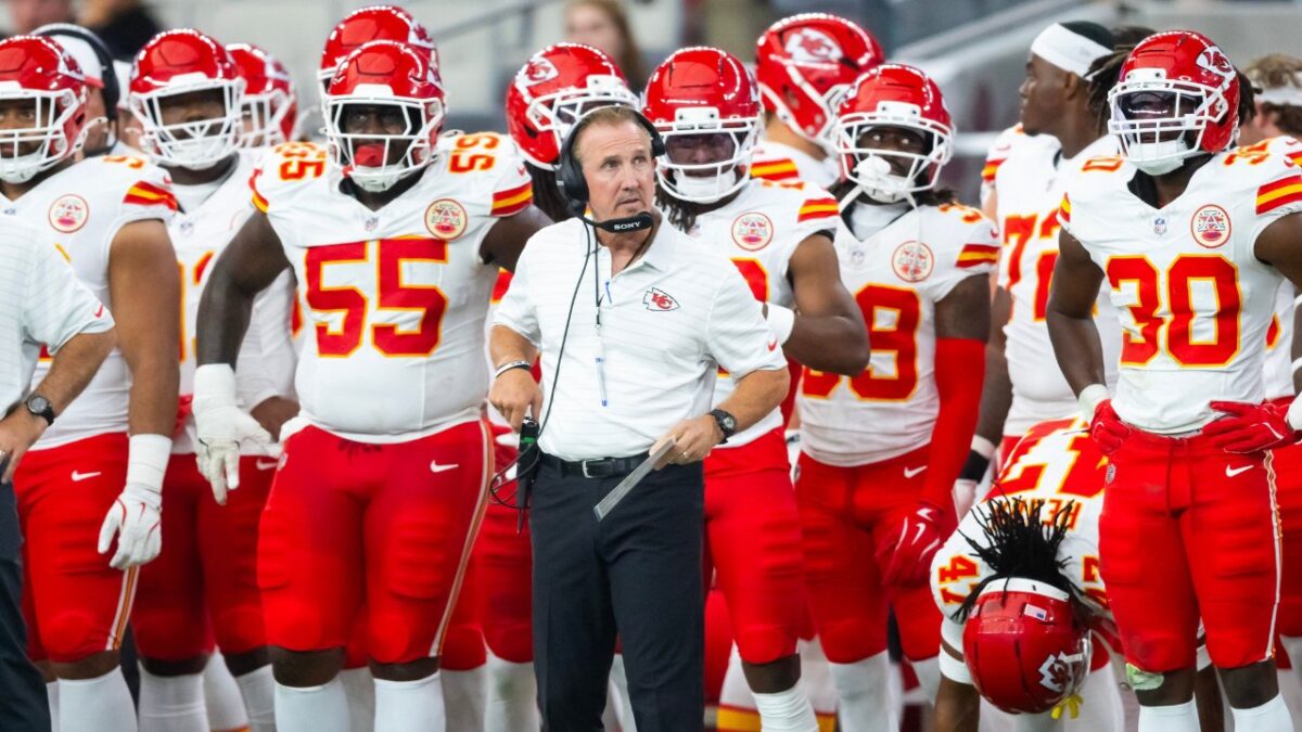 3 Ways Patrick Mahomes and Chiefs Can Win 4th Super Bowl in 7 Seasons After Slow Start 2 Steve Spagnuolo with his defense