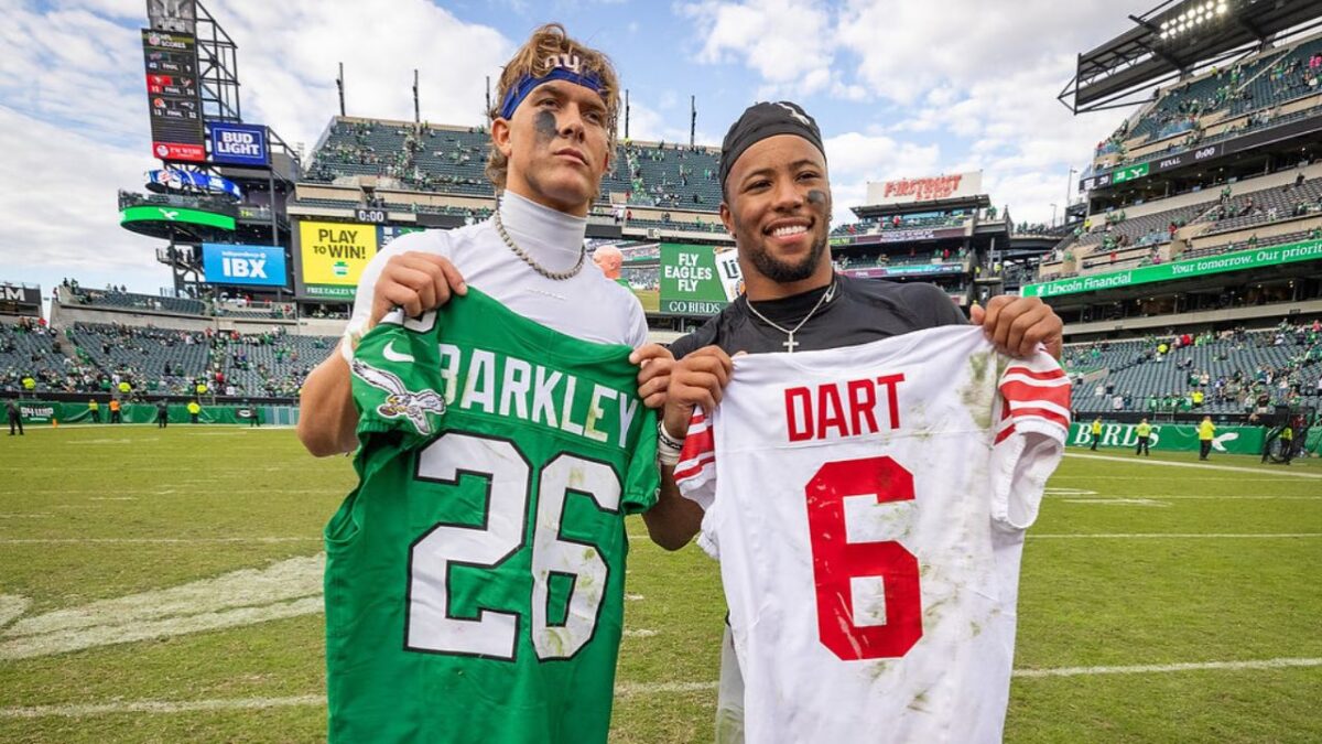 (Video) Eagles Fans Show Class Giving Cam Skattebo Standing Ovation After Horrific Ankle Injury 1 Jaxson Dart looking stone faced with Saquon Barkley