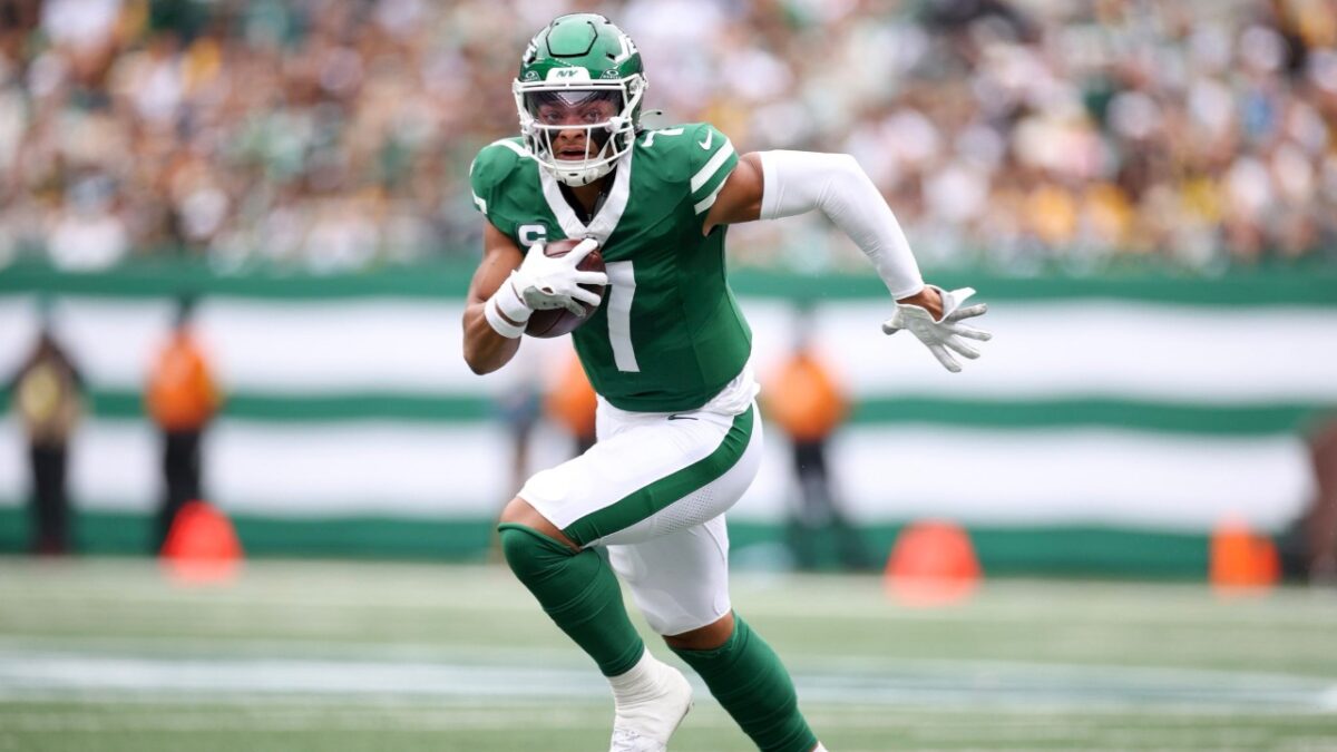 Justin Fields Pours His Heart Out After Jets Break 0-7 Record with Impressive Win Over Bengals 1 Justin Fields needs support to flourish