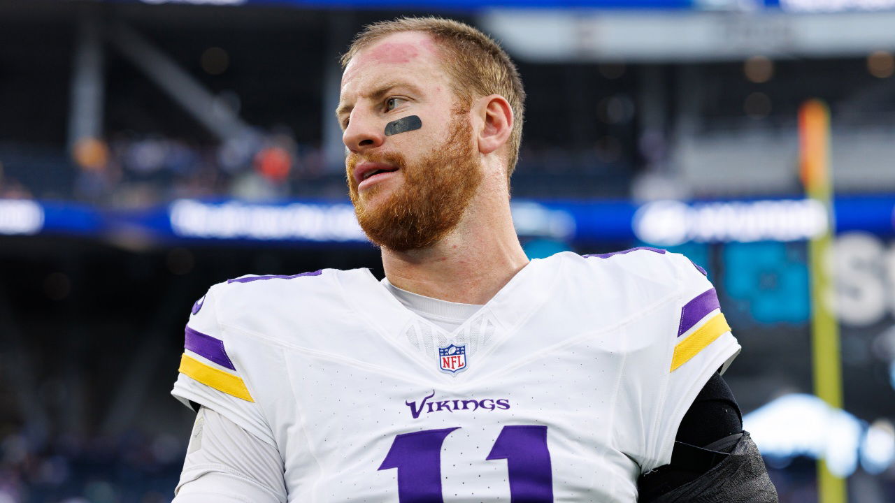 Carson Wentz Ending His Season After Playing 2.5 Games with Injured Shoulder Has Fans Questioning Vikings Coaches – “Truly Horrific”