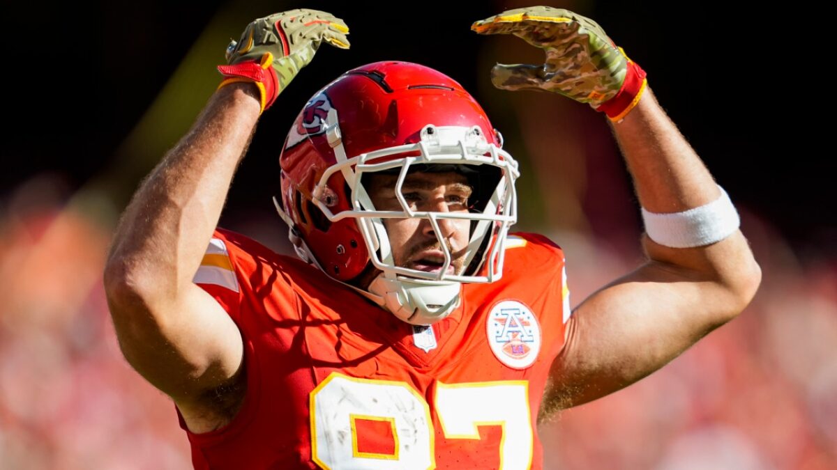 (Video) Reporter Mistakenly Tells Patrick Mahomes That "Travis Scott" Plays for the Chiefs 1 (Video) Reporter Mistakenly Tells Patrick Mahomes That “Travis Scott” Plays for the Chiefs