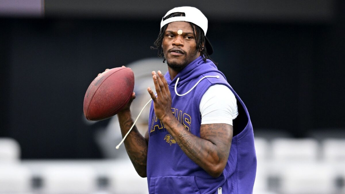 Lamar Jackson Owns Up to Asking Ravens to Remove 'Distractions' After Disastrous 2-5 Start 1 Lamar Jackson had 1st ever hamstring injury