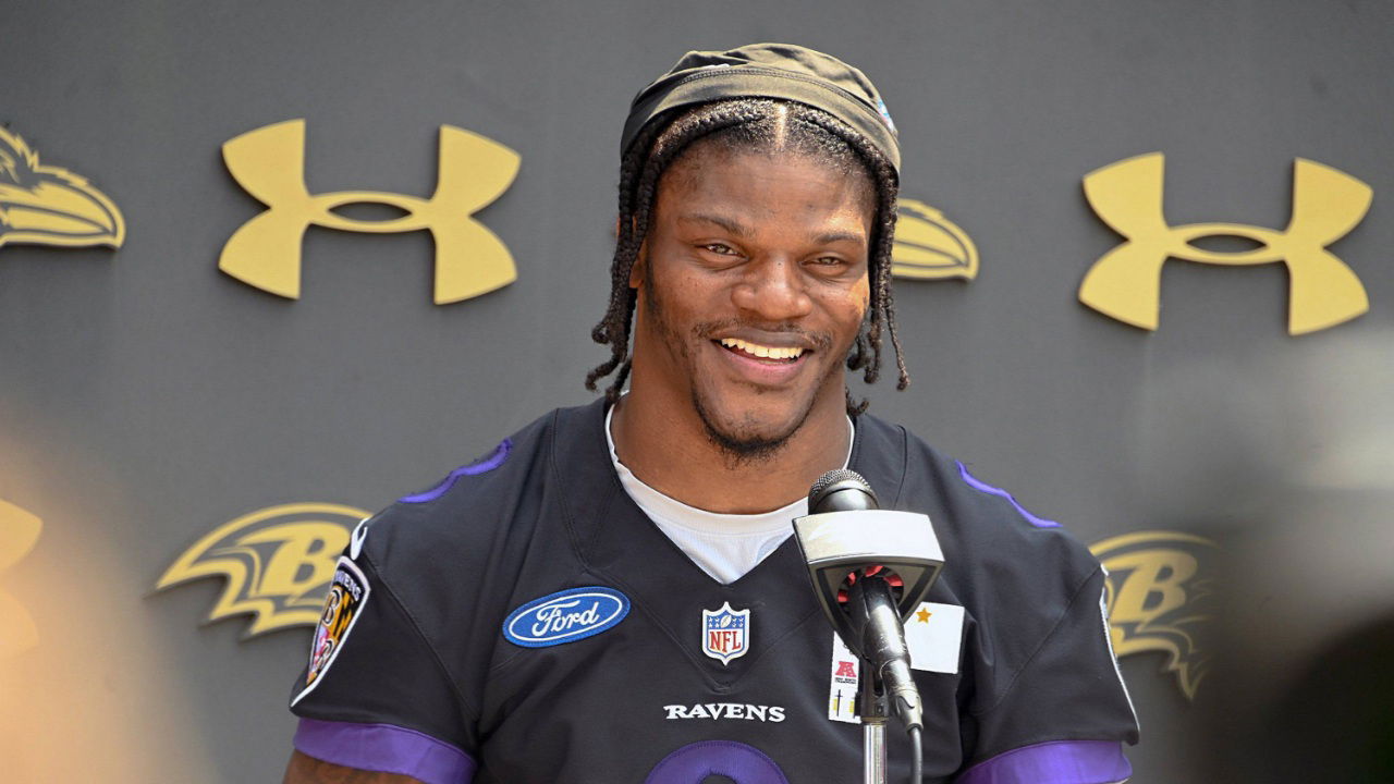 Lamar Jackson Owns Up to Asking Ravens to Remove ‘Distractions’ After Disastrous 2-5 Start