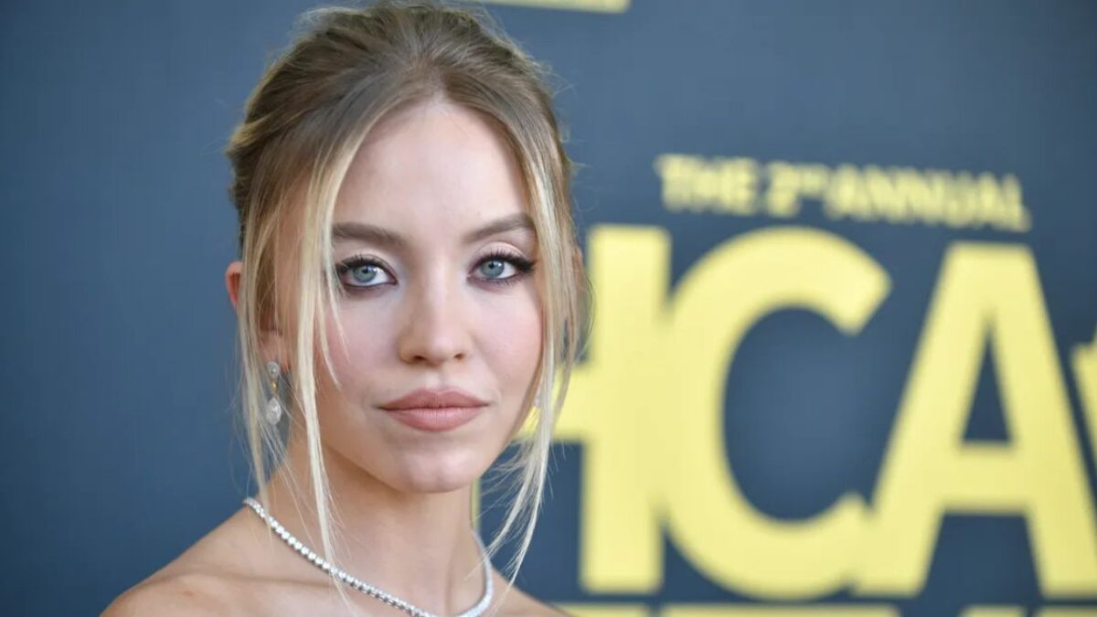 Sydney Sweeney was rooting for the Dodgers in Game 4 of the World Series