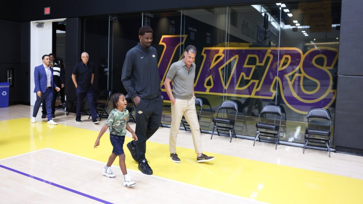 Deandre Ayton with Lakers GM Rob Pelinka
