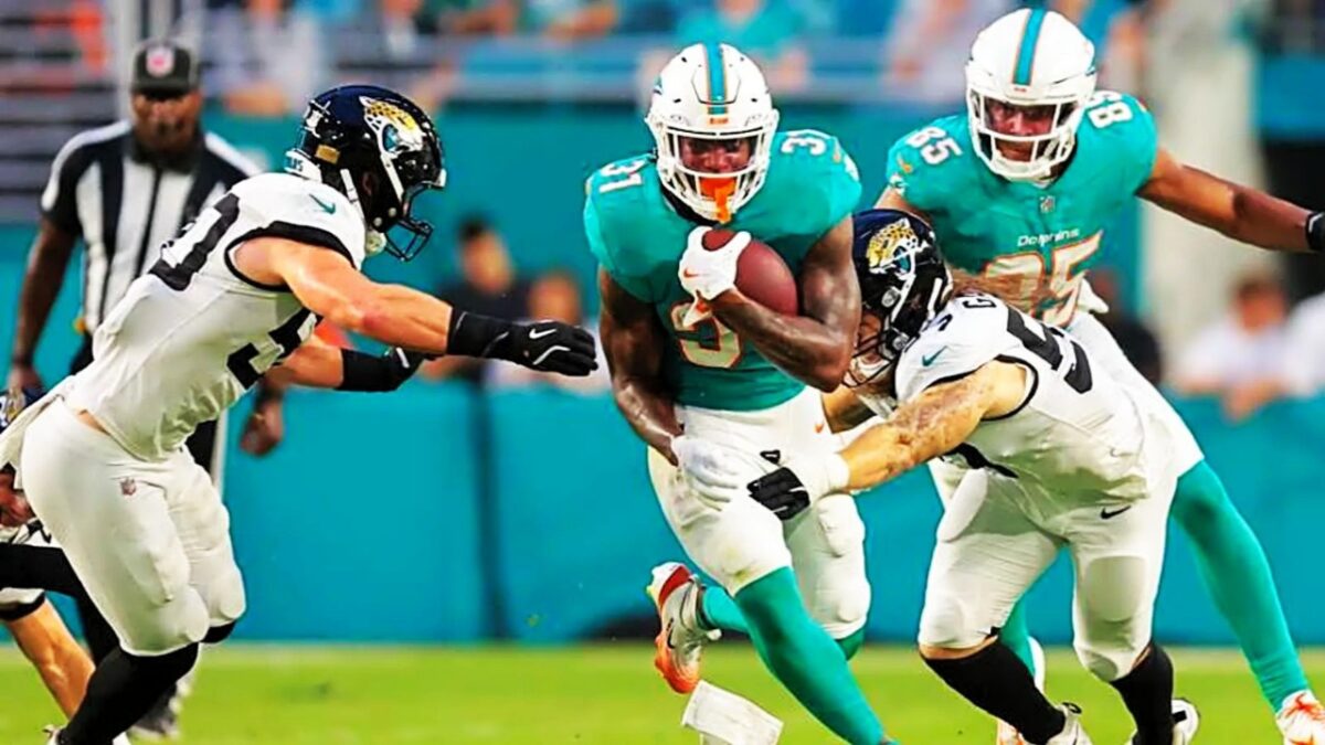 (Video) Dolphins Coach Lashes out at RB Ollie Gordon After He Was Flagged for a Tripping Call 1 (Video) Dolphins Coach Lashes out at RB Ollie Gordon After He Was Flagged for a Tripping Call