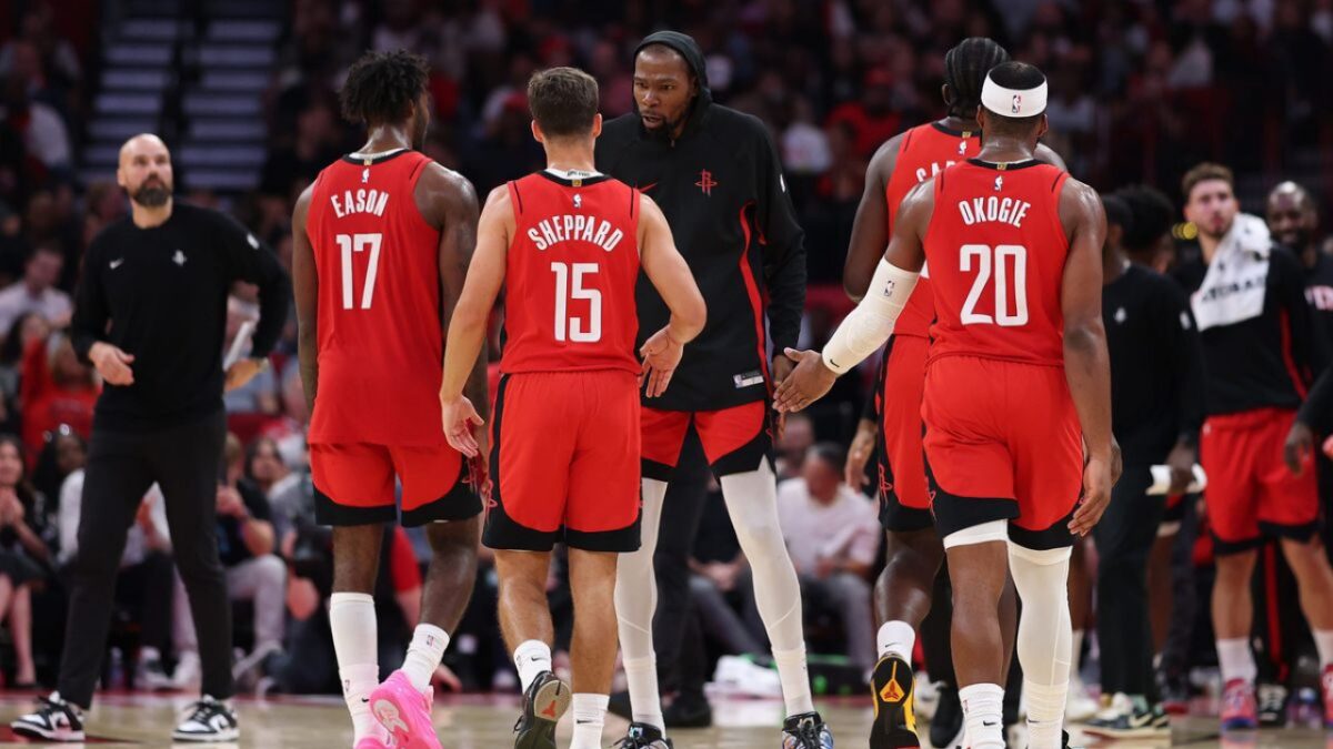 Kevin Durant Slams 'Old Heads' Complaining About NBA's Defense Compared to 90s 1 Kevin Durant and his Houston Rockets teammates