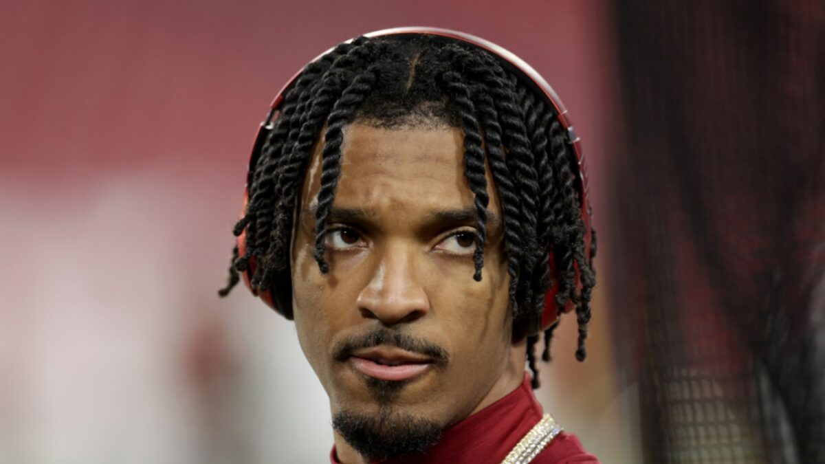 (Video) Jayden Daniels Suffers Brutal Elbow Injury in Blowout Loss, Fans Question Why He Was Still Playing Despite 31-Point Deficit