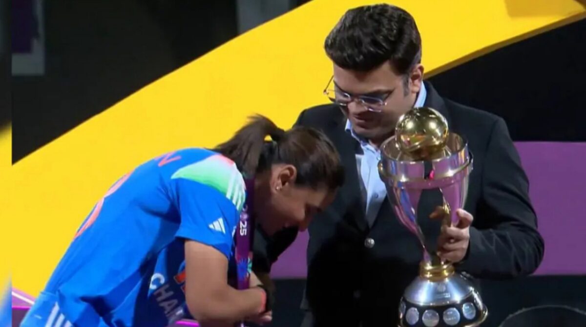 Harmanpreet Kaur Adamant on Breaking Barrier and Make Winning A ‘Habit’ After Historic World Cup Win 1 Harmanpreet Kaur touch Jay Shah feet