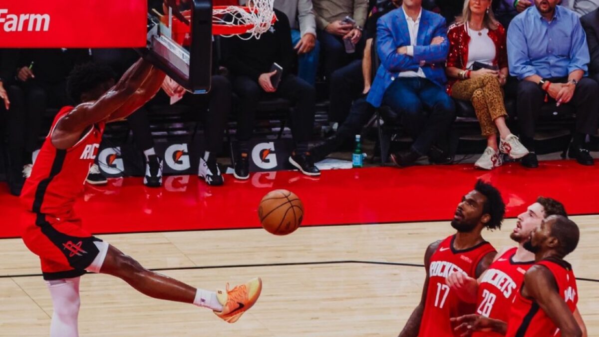 Kevin Durant Claps Back at Draymond Green's Defense vs. Offense Claim 1 Kevin Durant and the Rockets have won 4 straight