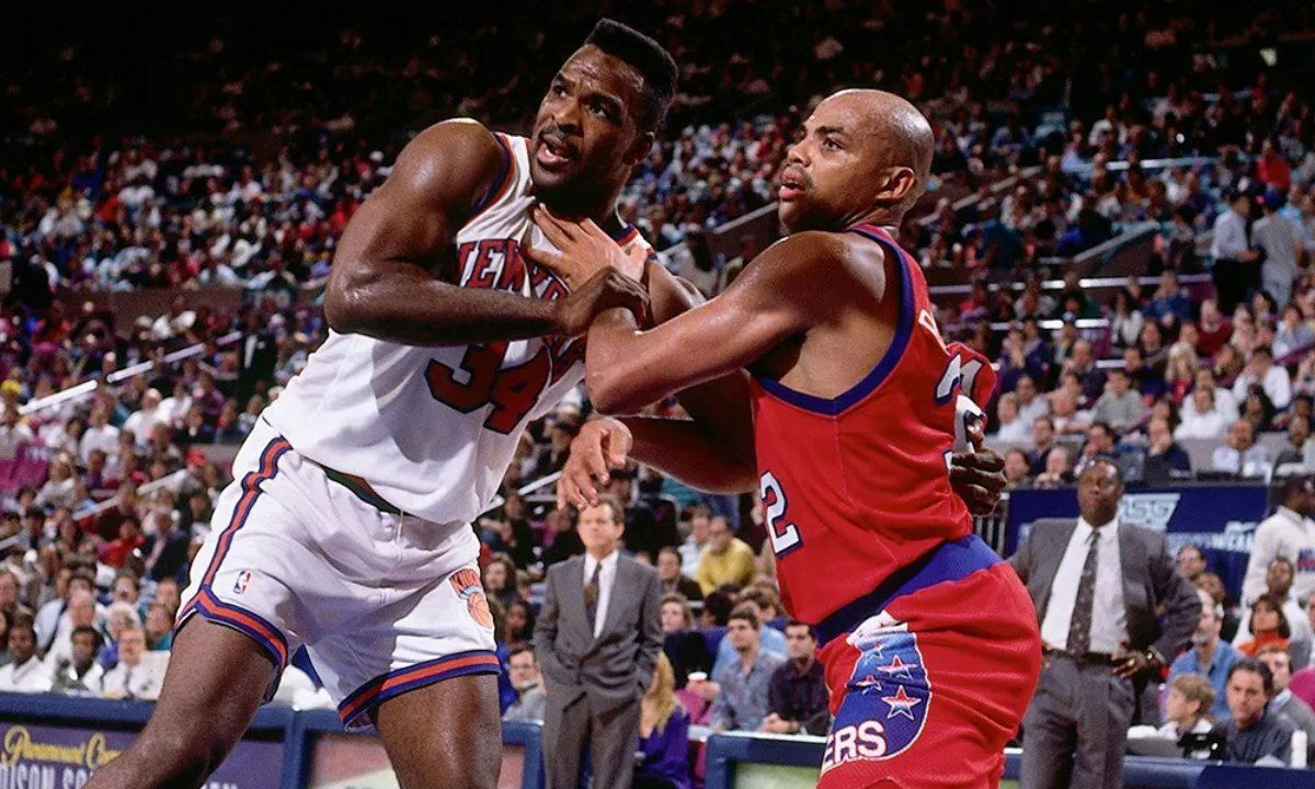 Charles Oakley and Charles Barkley battling in the '90s