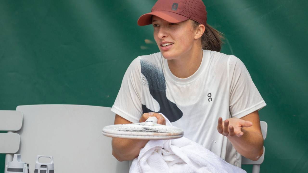 Iga Swiatek Calls WTA Finals Exit ‘Karma’ After Amanda Anisimova Defeat