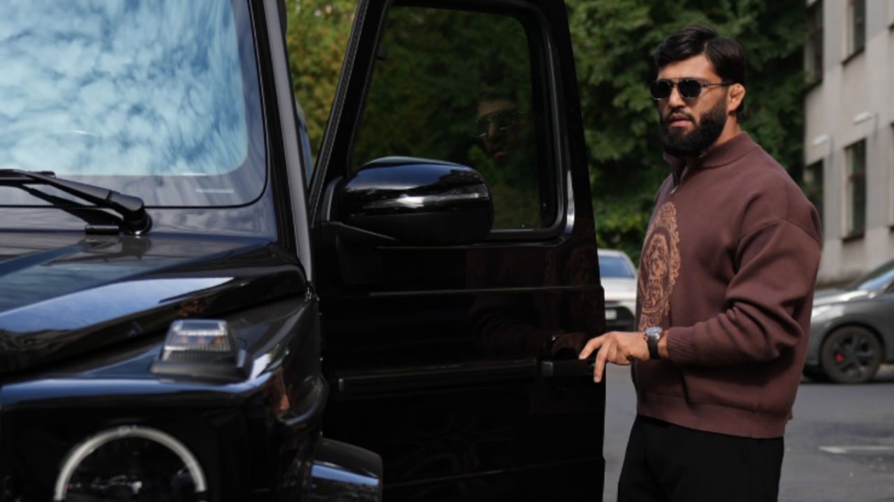 Multi-Millionaire UFC Fighter Arman Tsarukyan Flexing Lavish Apartment in Moscow Stuns Fans