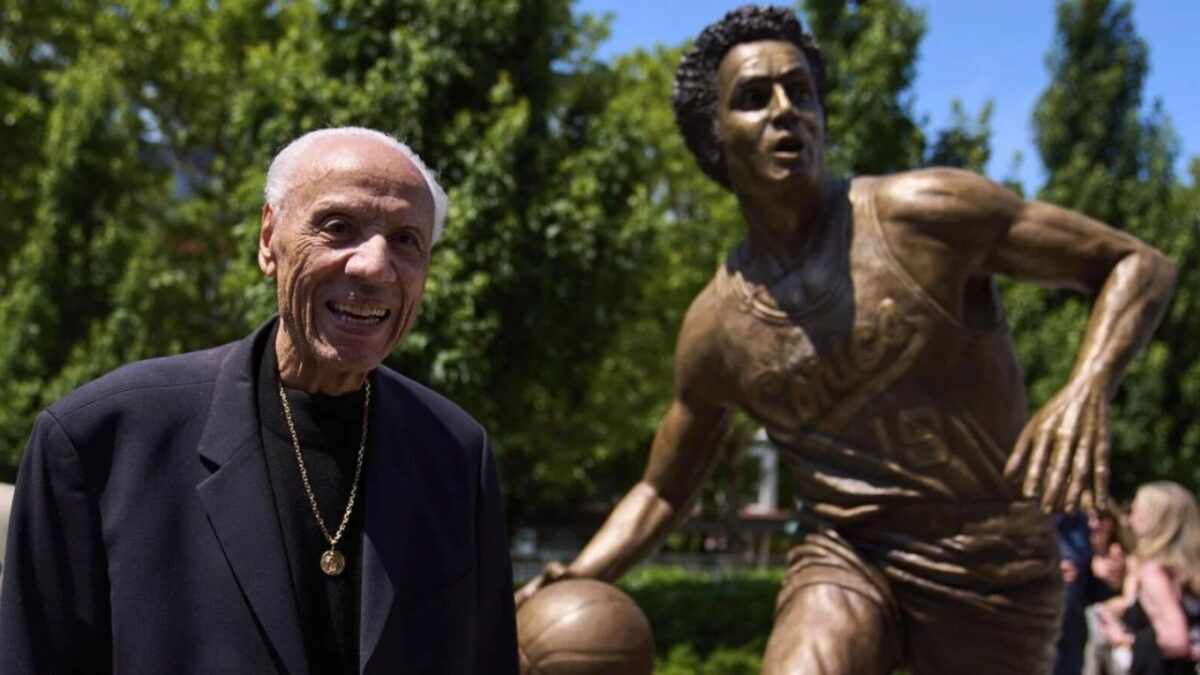 Steve Kerr Leads Homage to The Great Lenny Wilkens After He Passed Away at 88 1 Lenny Wilkens' statue was unveiled earlier this year