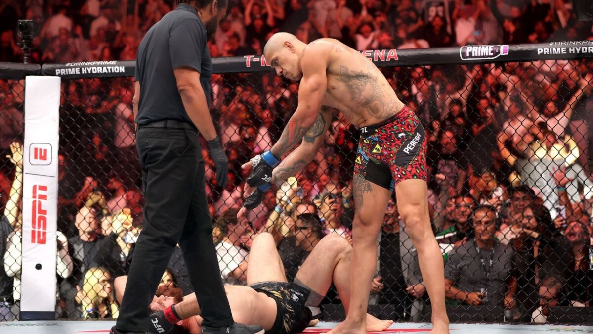 Fans Warn Alex Pereira Over Calling Out Khamzat Chimaev to Grappling Match 1 Alex Pereira's knockout power