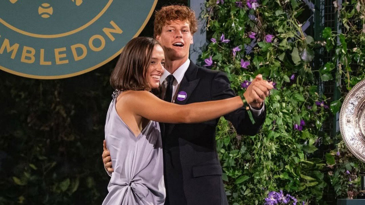 Iga Swiatek Recalls ‘Whispering Jokes’ in Jannik Sinner’s Ear During Wimbledon Champions’ Dance