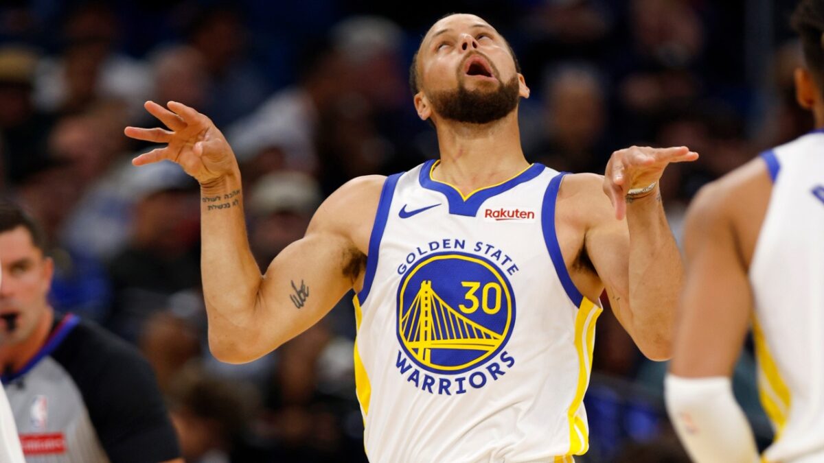 Stephen Curry Breaks Out 'Scary' Celebration After Shooting 3-Pointer Over Jalen Suggs 1 Stephen Curry trolling Jalen Suggs