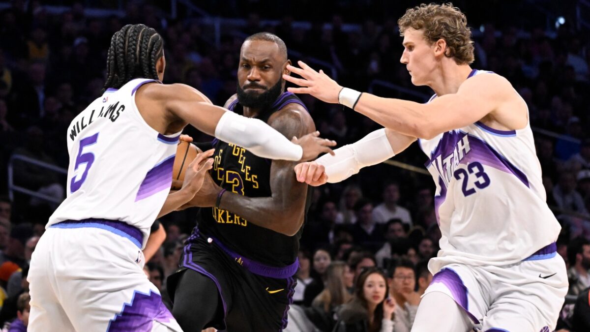 Labeling LeBron James' 23rd Season Debut as 'Stat Padding' Leads Fans to Flame Kwame Brown - "There's Nothing in the Skull" 1 LeBron James battling the Jazz