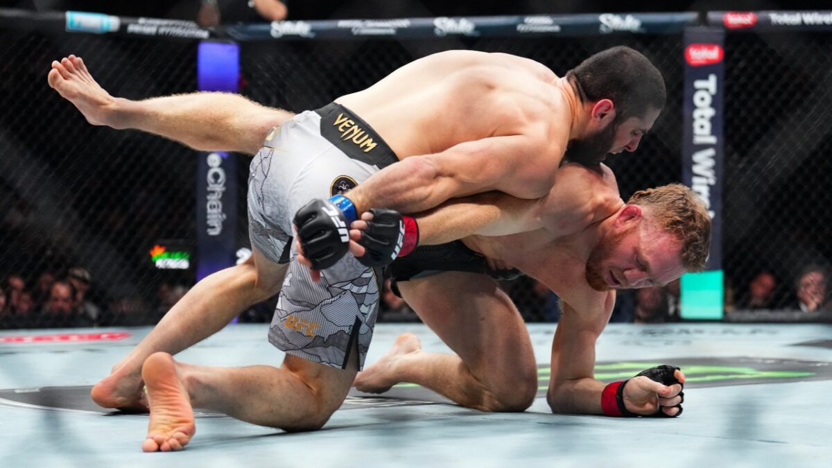Islam Makhachev beats Jack Della Maddalena 