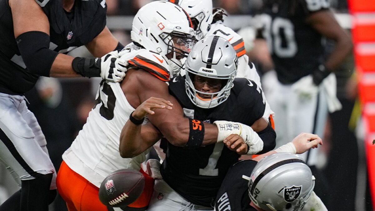 Myles Garrett sacking Geno Smith