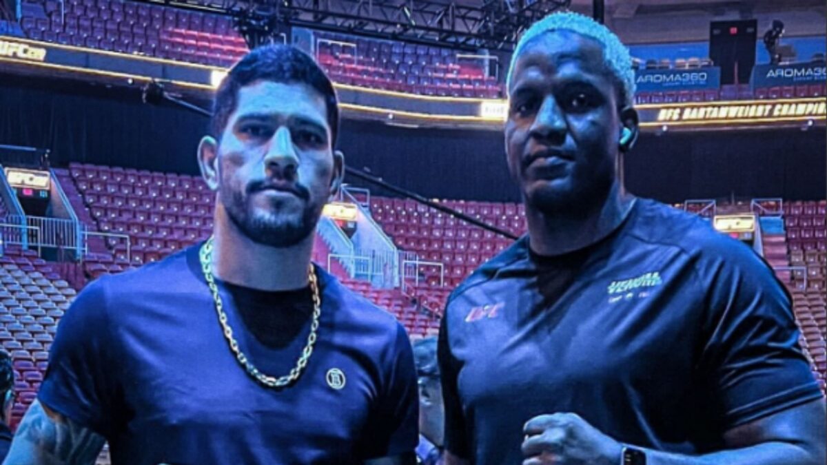 Alex Pereira spars Robelis Despaigne