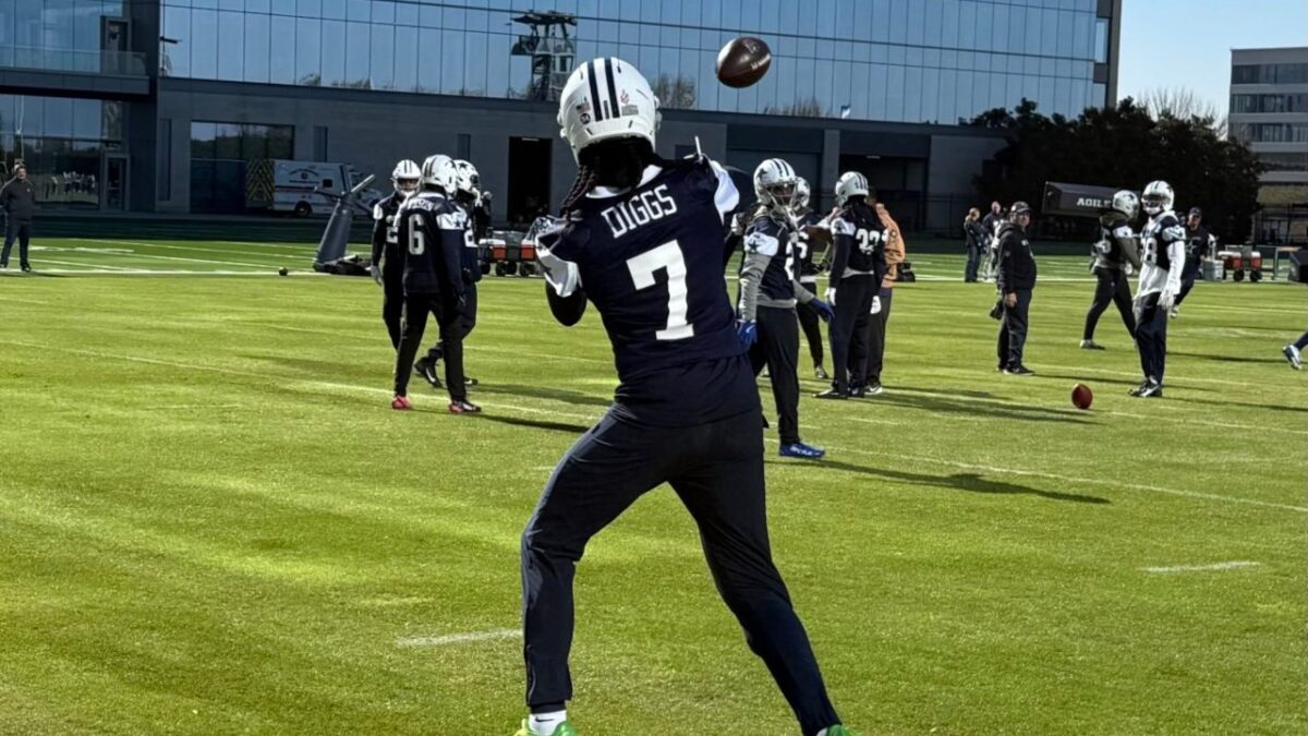 Trevon Diggs practicing with Cowboys