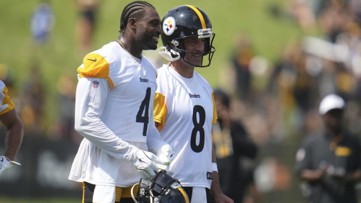 Aaron Rodgers Corrects the Record on His Alleged Receiver Criticism Reports 1 DK Metcalf and Aaron Rodgers