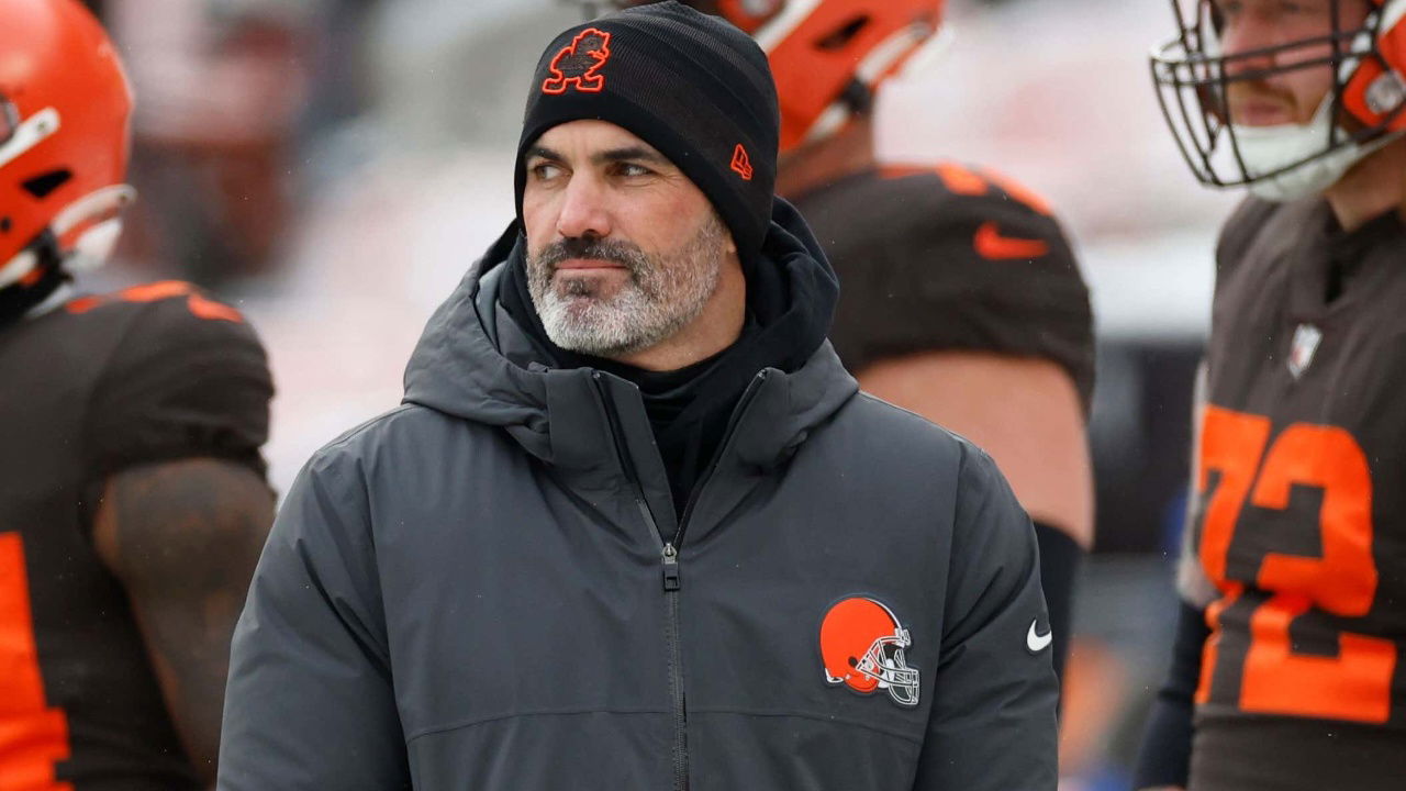 Reporters Grill Kevin Stefanski For Taking Shedeur Sanders Off Game-Tying 2-Point Play