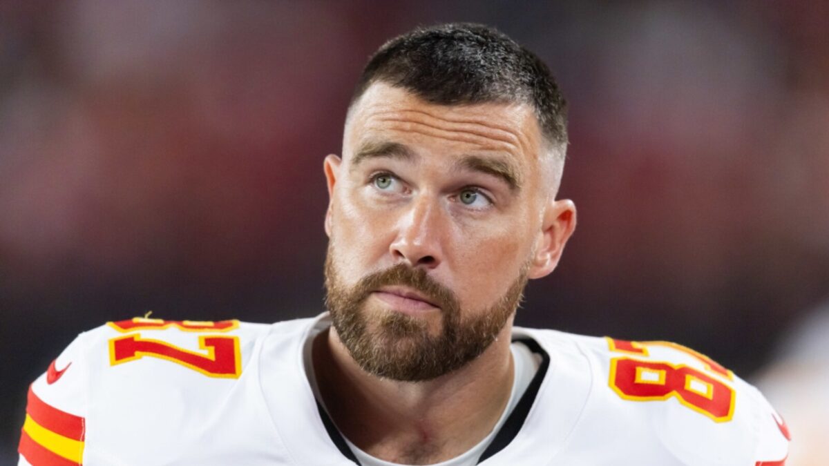 Travis Kelce's Disastrous Night Against Texans Has Fans Wanting Him to Retire - "Time to Hang It Up" 1 Travis Kelce's Disastrous Night Against Texans Has Fans Wanting Him to Retire - "Time to Hang It Up"