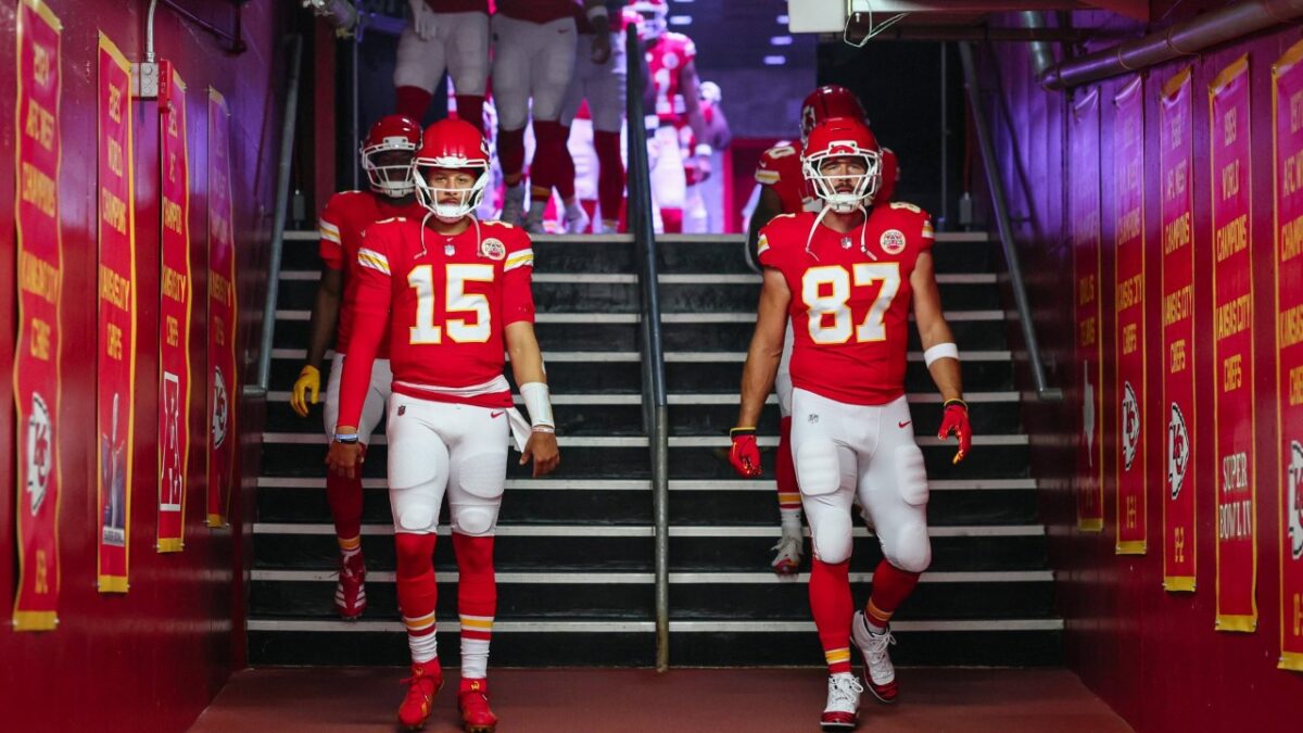 Ryan Clark Believes Travis Kelce Still Has It Despite Embarrassing Outing in Last Game 1 Patrick Mahomes and Travis Kelce's Chiefs might miss out on playoffs