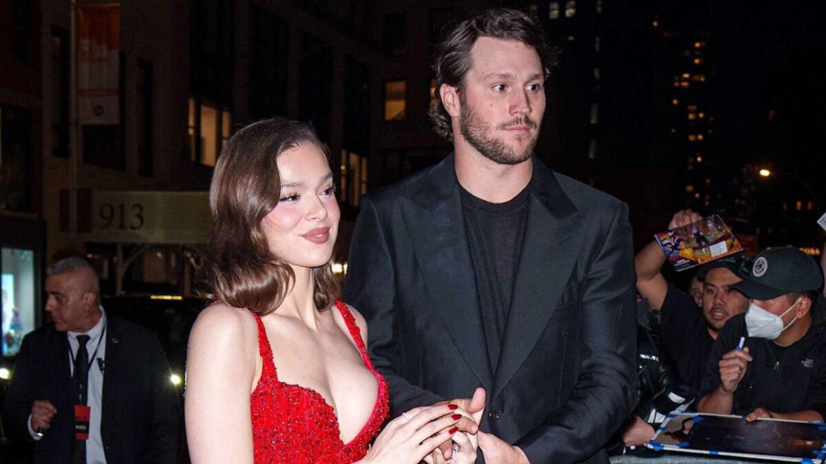 (Video) Jubilant Josh Allen Plants a Sweet Kiss on Hailee Steinfeld’s Baby Bump in Adorable Reveal! 1 (Video) Jubilant Josh Allen Plants a Sweet Kiss on Hailee Steinfeld’s Baby Bump in Adorable Reveal!