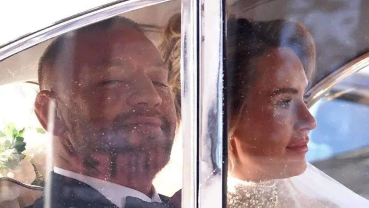 WATCH: Conor McGregor and Dee Devlin Get Married in Vatican City After 17 Years of Relationship 1 Conor McGregor and Dee Devlin's wedding