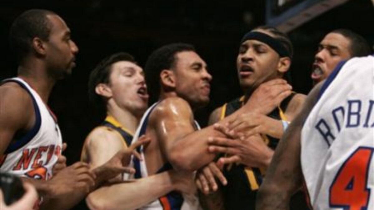 Carmelo Anthony being choked during the fight